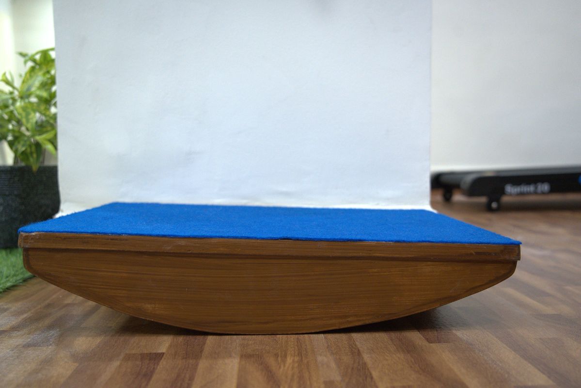 Balancing board rehabilitation equipment